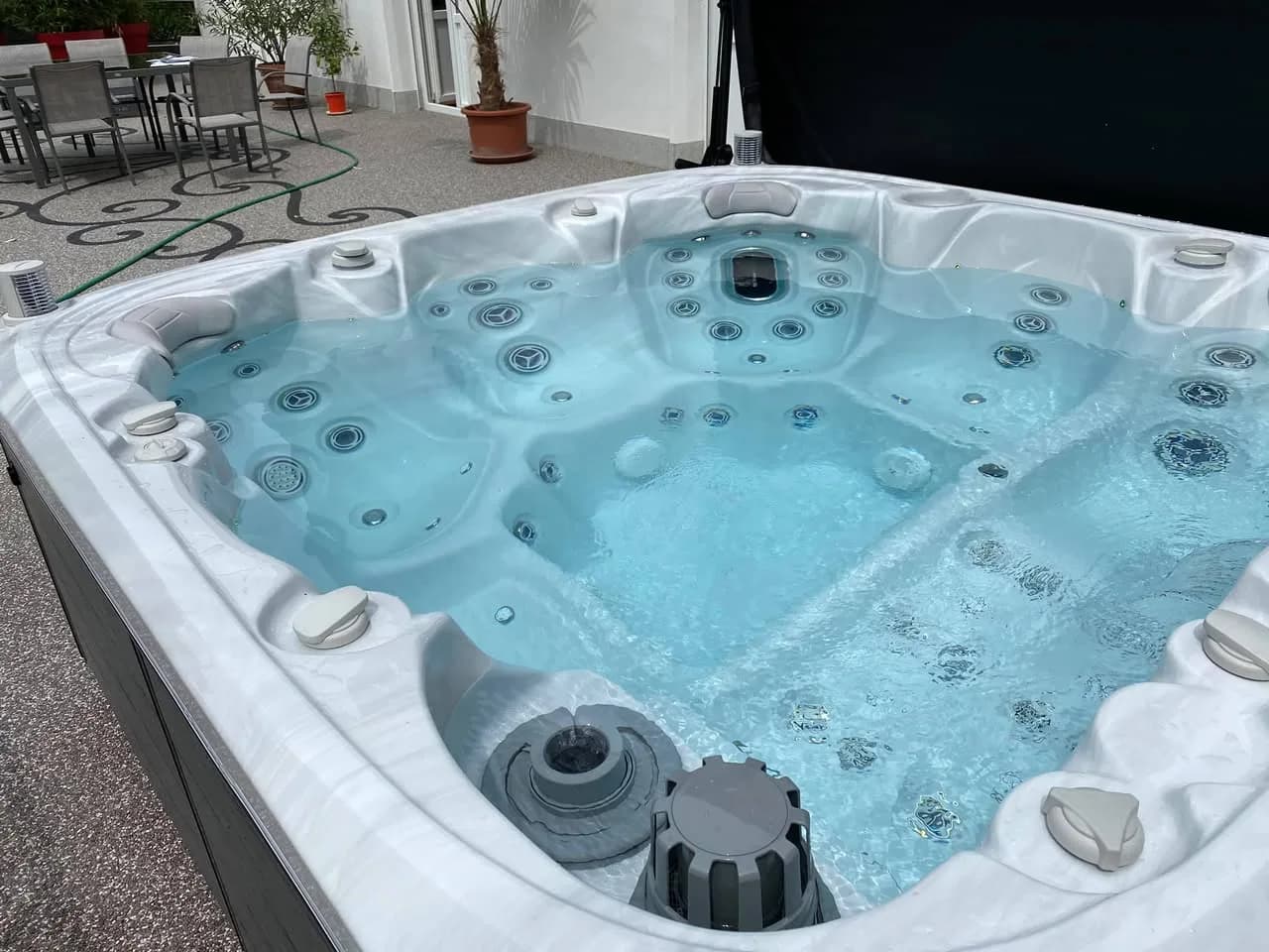 Installation d'un spa Søvik à Saint-Dié-des-Vosges, autre vue du chantier
