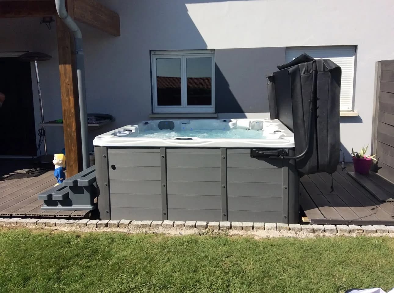 Installation d'un spa Sydney Full option à Avril, autre vue du chantier