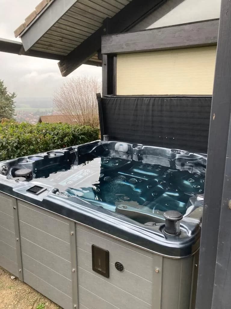 Installation d'un spa Sydney Full option à Ballaison, autre vue du chantier
