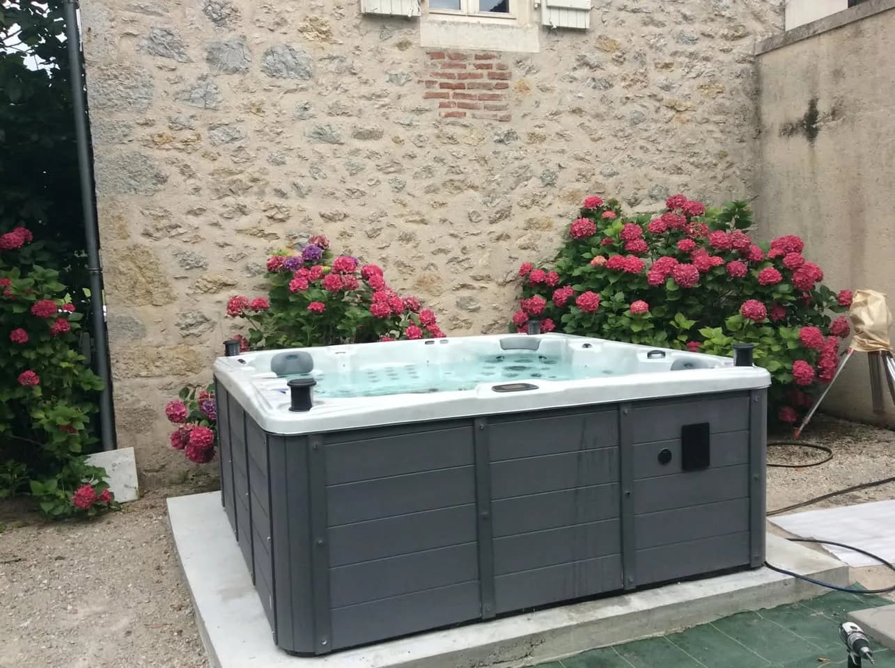 Installation d'un spa Sydney Full option à Cahors, autre vue du chantier