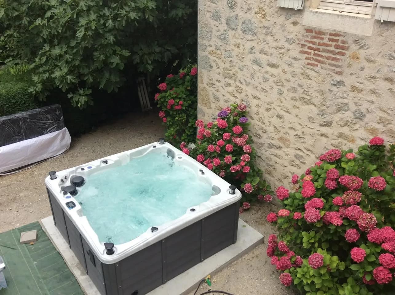Installation d'un spa Sydney Full option à Cahors, autre vue du chantier