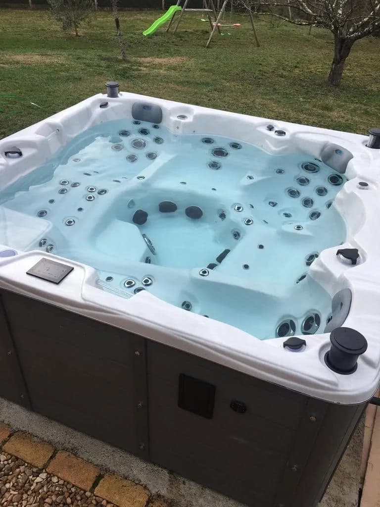 Installation d'un spa Sydney Full option à Chauvigny, autre vue du chantier