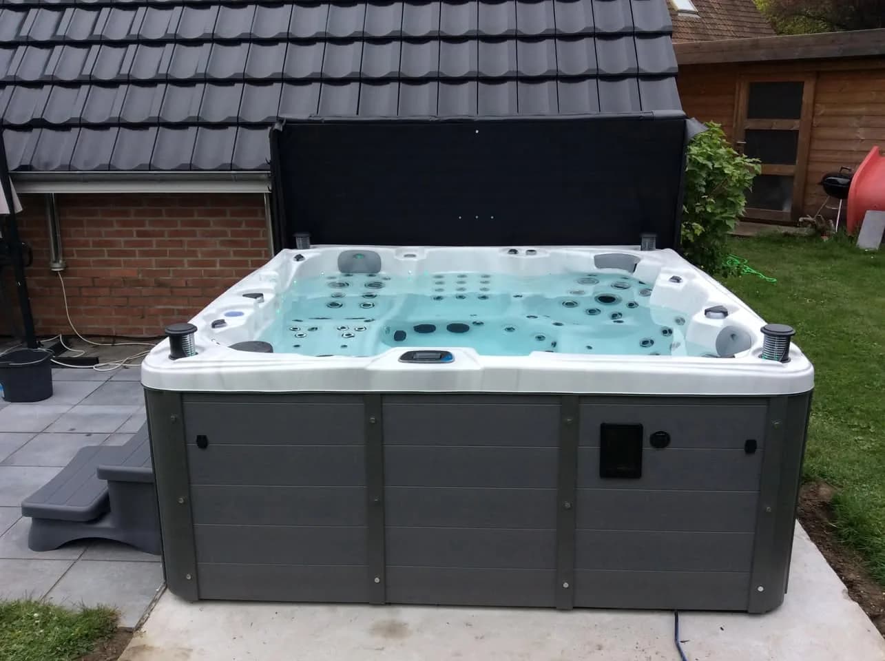 Installation d'un spa Sydney Full option en Belgique, autre vue du chantier