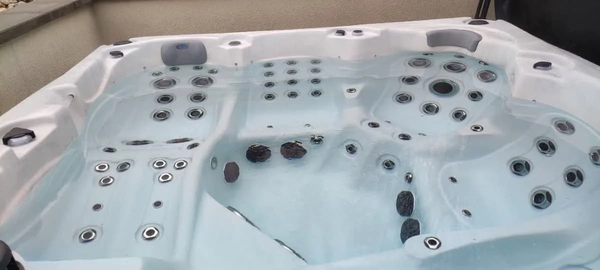 Installation d'un spa Sydney Full option en Haute-Saône, autre vue du chantier