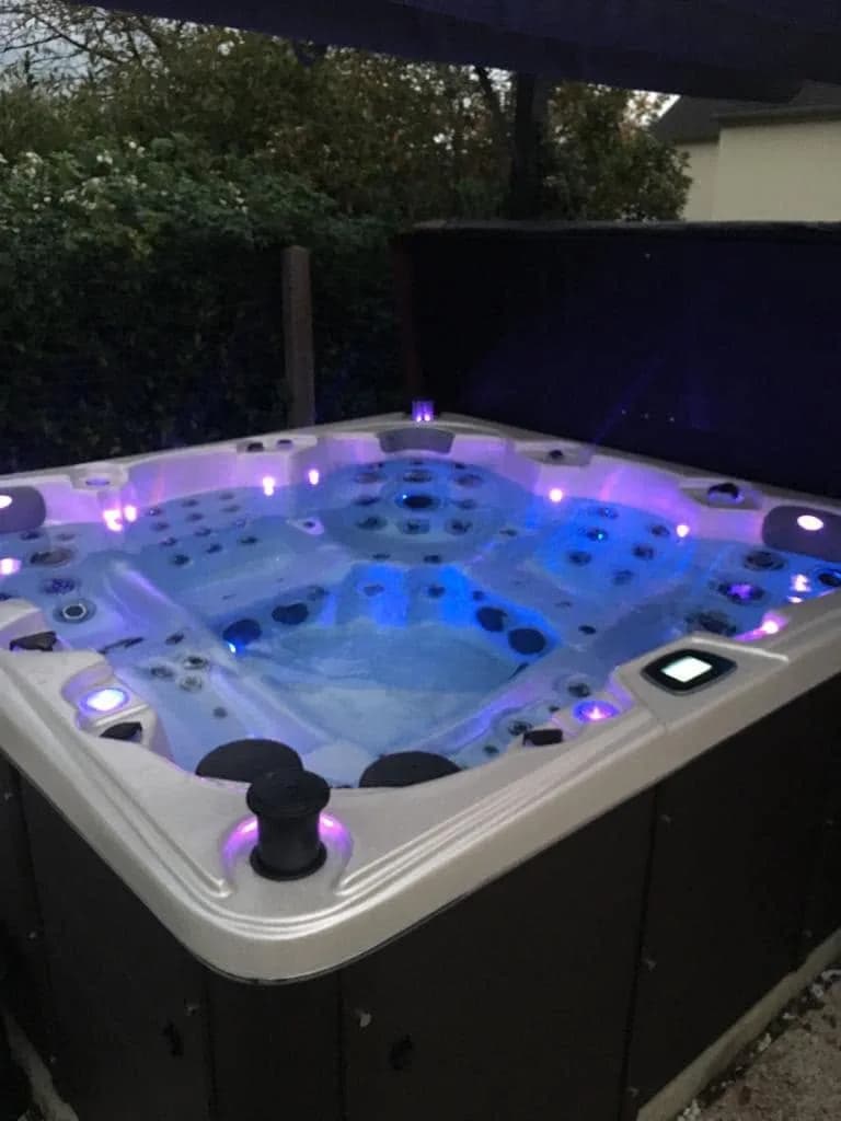 Installation d'un spa Sydney Full option à Gland, autre vue du chantier