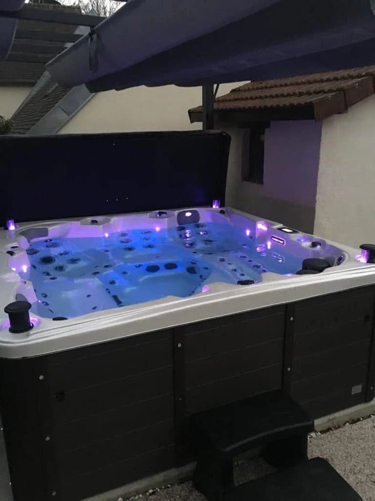 Installation d'un spa Sydney Full option à Gland, autre vue du chantier