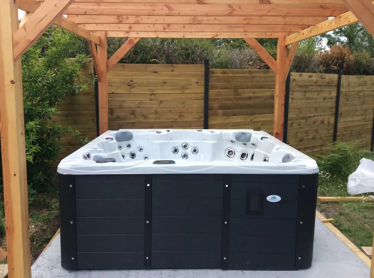 Installation d'un spa Sydney Full option à Olivet, autre vue du chantier