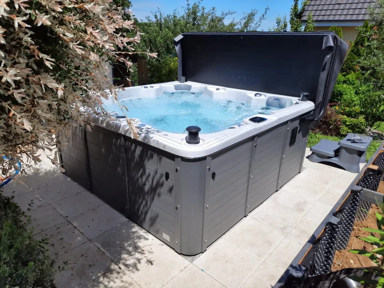 Installation d'un spa Sydney Full option à Ranspach-le-Bas, autre vue du chantier