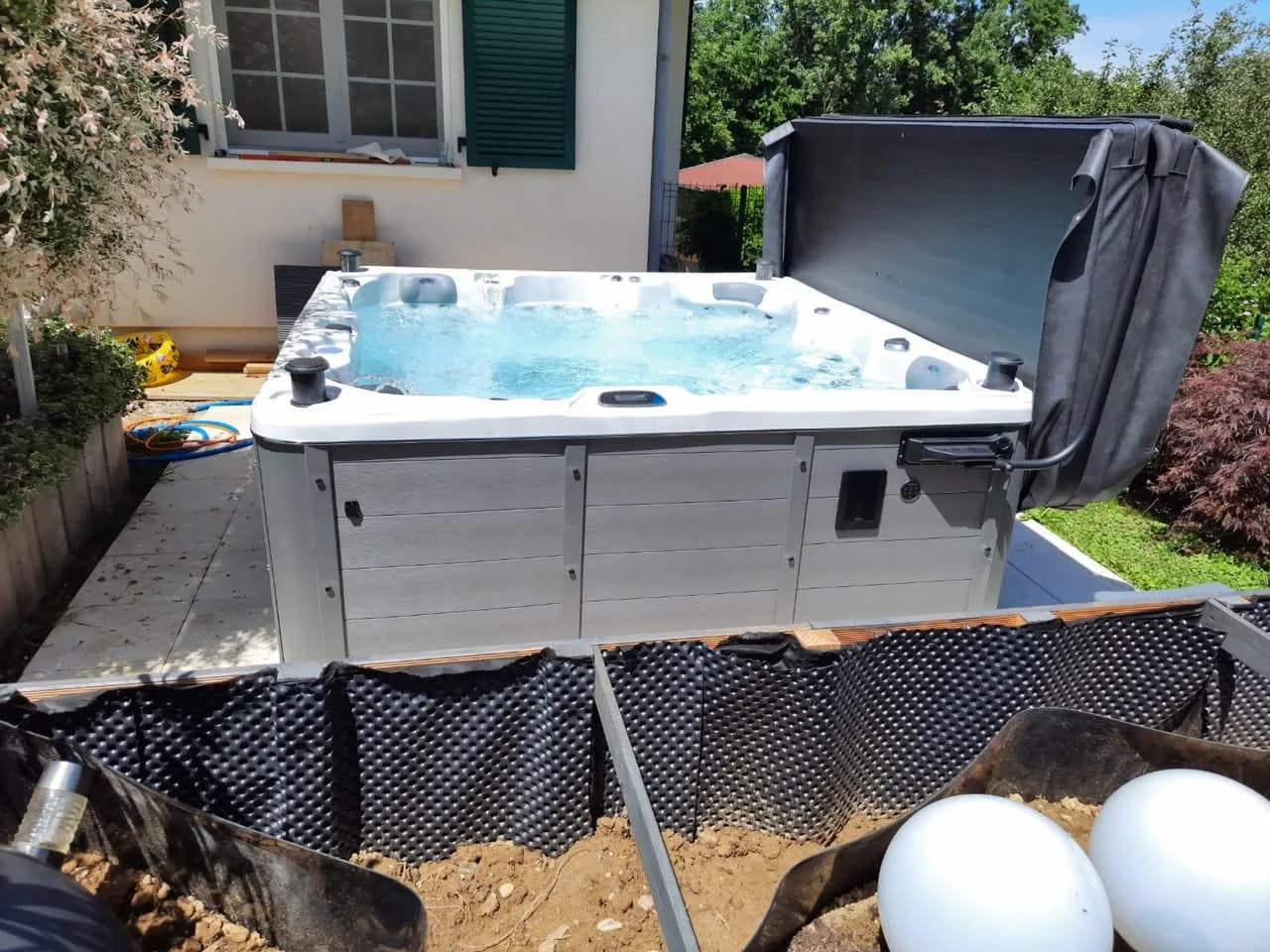 Installation d'un spa Sydney Full option à Ranspach-le-Bas, autre vue du chantier