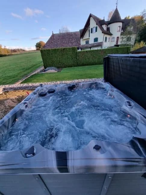 Installation d'un spa Sydney Full option à Steinsoultz, autre vue du chantier
