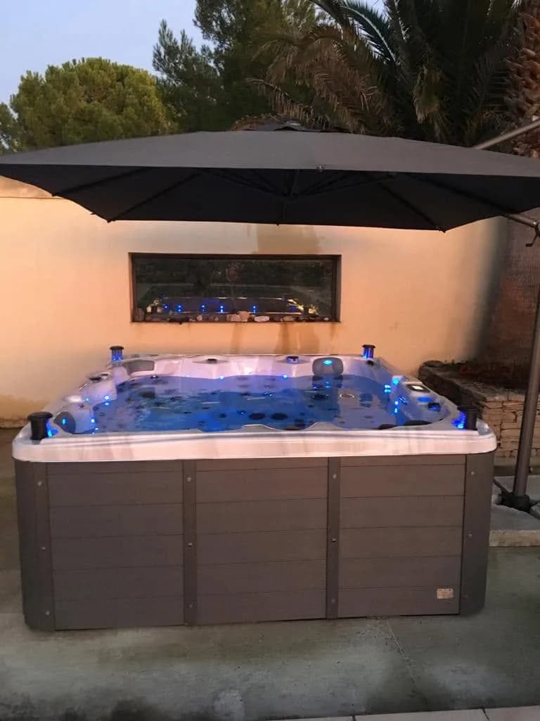 Installation d'un spa Sydney Full option à Teyran, autre vue du chantier