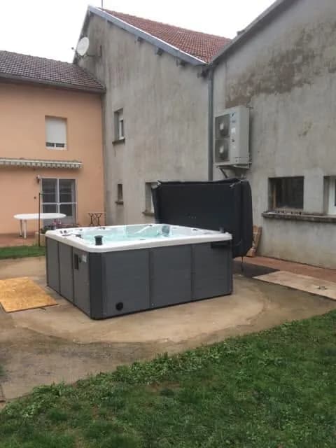 Installation d'un spa Sydney à Vesoul, autre vue du chantier