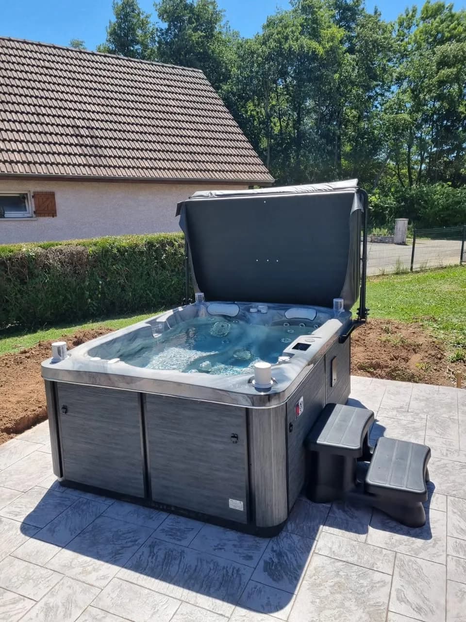 Installation d'un spa Tønsberg à Anjoutey, autre vue du chantier