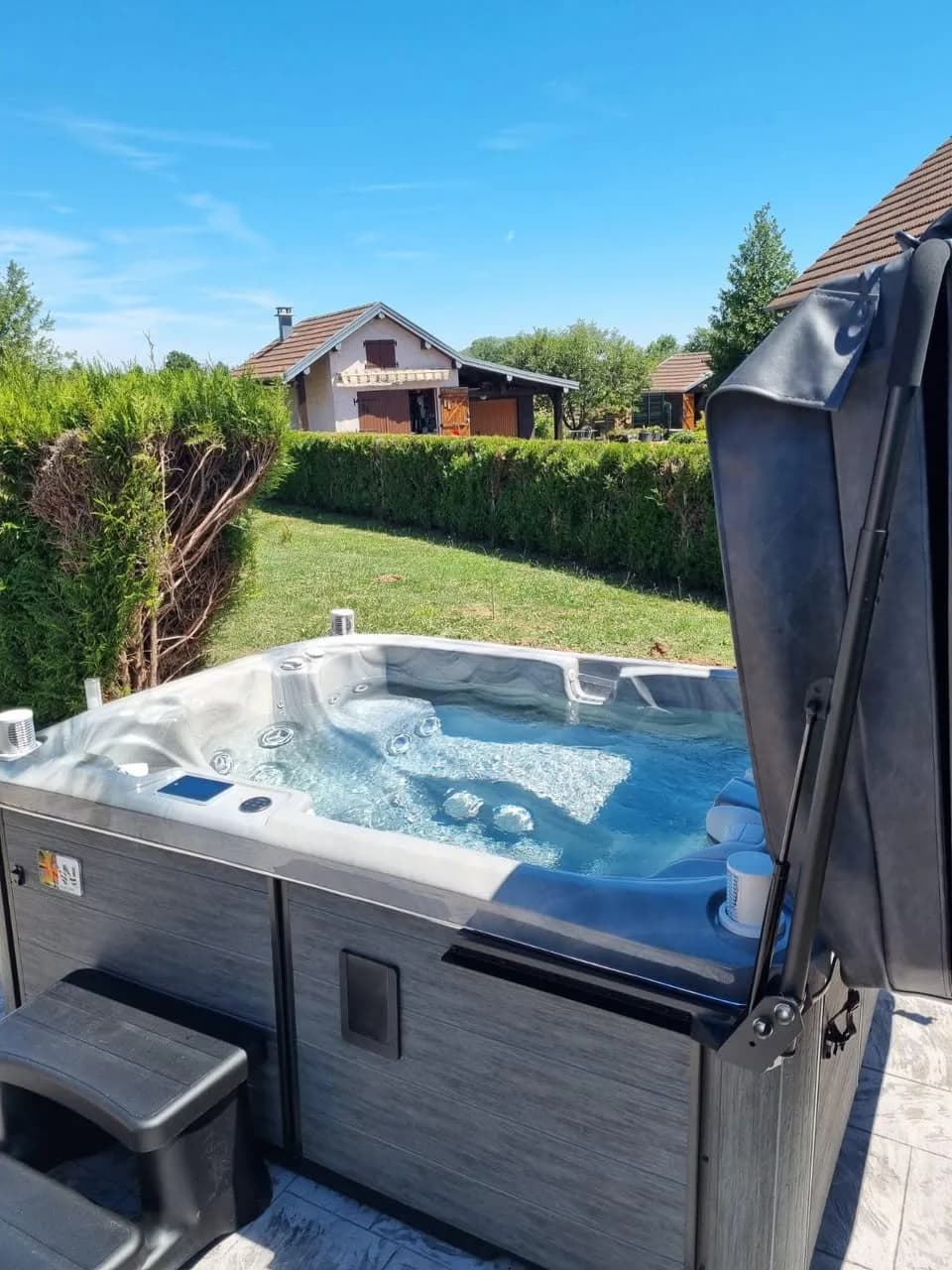 Installation d'un spa Tønsberg à Anjoutey, autre vue du chantier