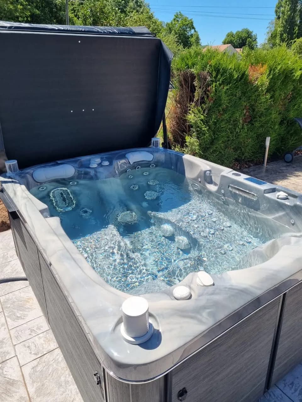 Installation d'un spa Tønsberg à Anjoutey, autre vue du chantier