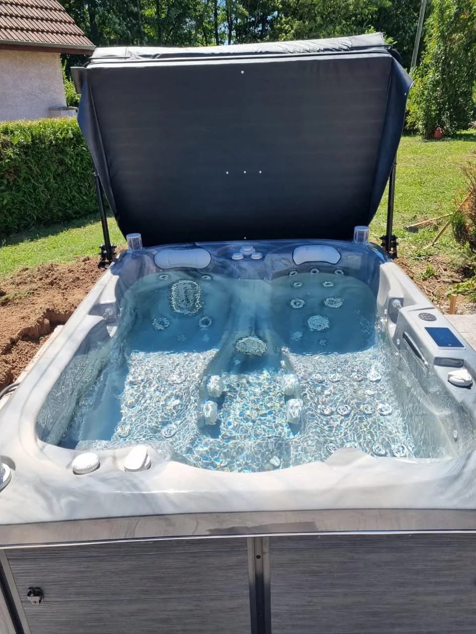 Installation d'un spa Tønsberg à Anjoutey, autre vue du chantier