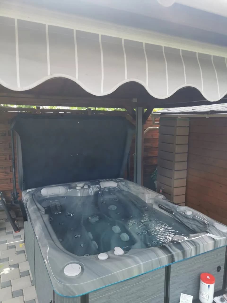 Installation d'un spa Tønsberg à Balgau, autre vue du chantier