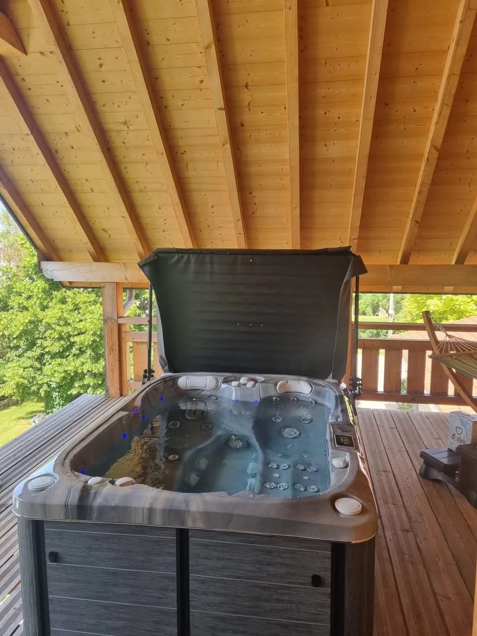 Installation d'un spa Tønsberg à Chaffois, autre vue du chantier