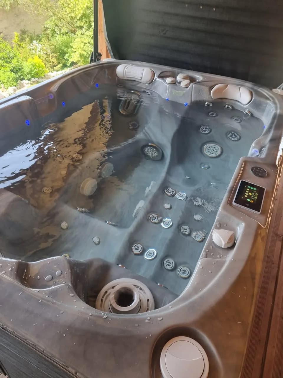 Installation d'un spa Tønsberg à Chaffois, autre vue du chantier