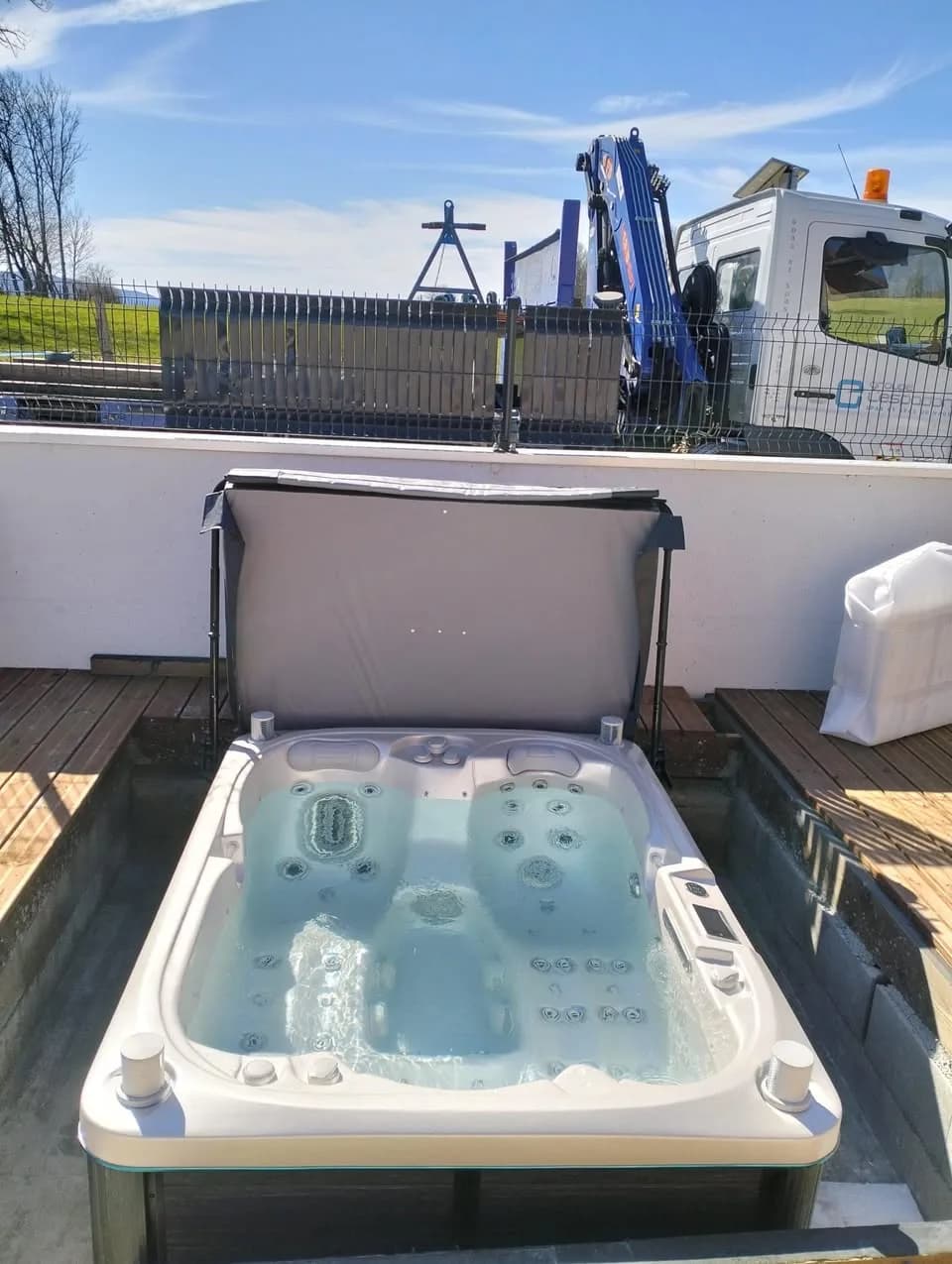 Installation d'un spa Tønsberg à Dommartin, autre vue du chantier