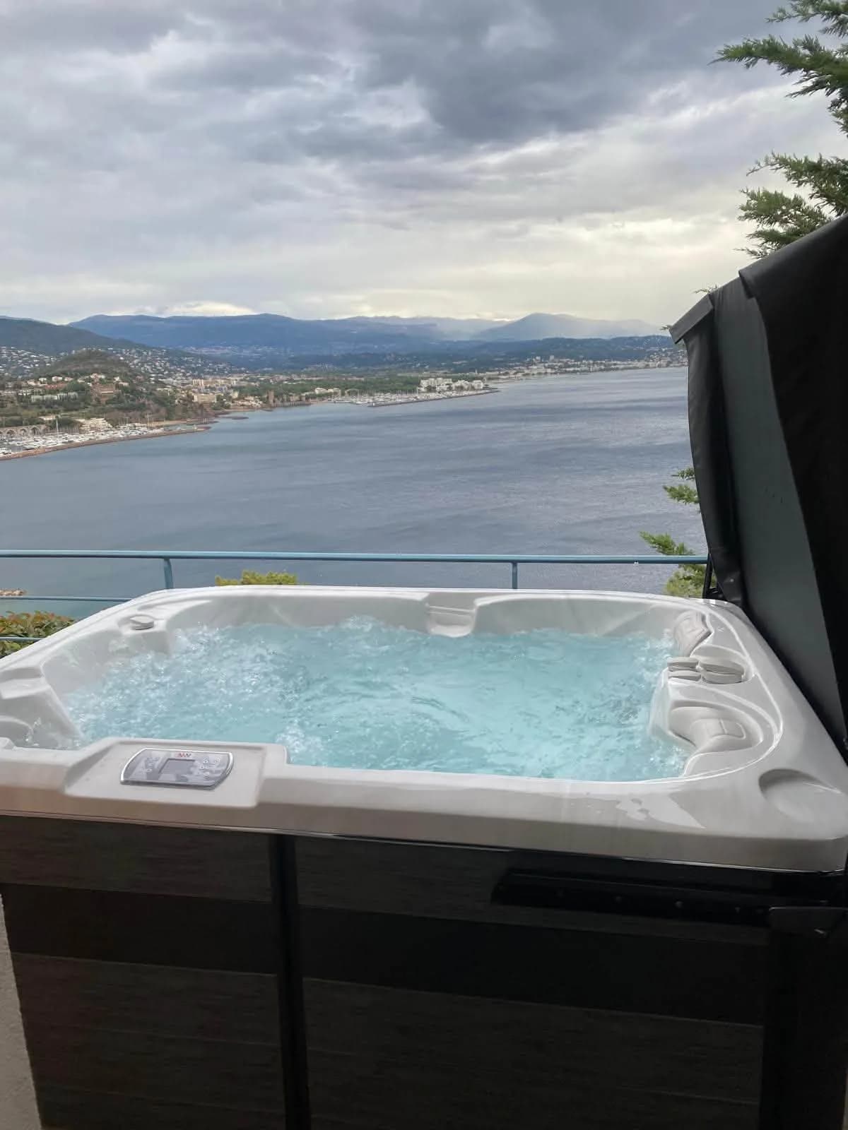 Installation d'un spa Tønsberg Eco à Théoule-sur-Mer, autre vue du chantier