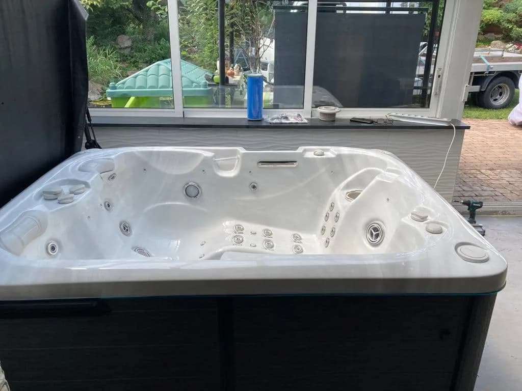 Installation d'un spa Tønsberg à Froeningen, autre vue du chantier