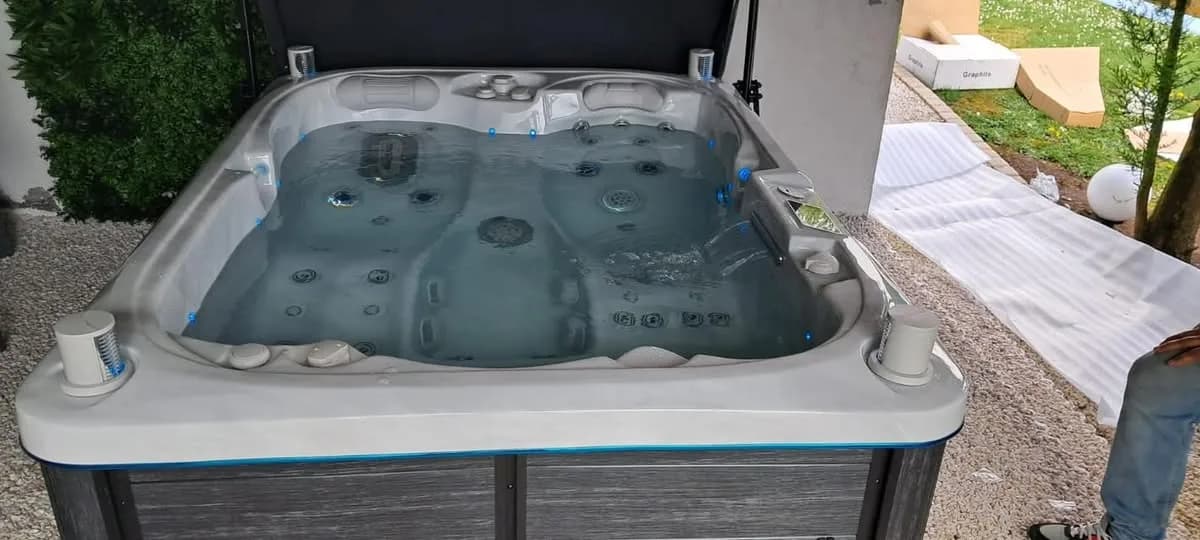 Installation d'un spa Tønsberg Full option en Moselle, autre vue du chantier