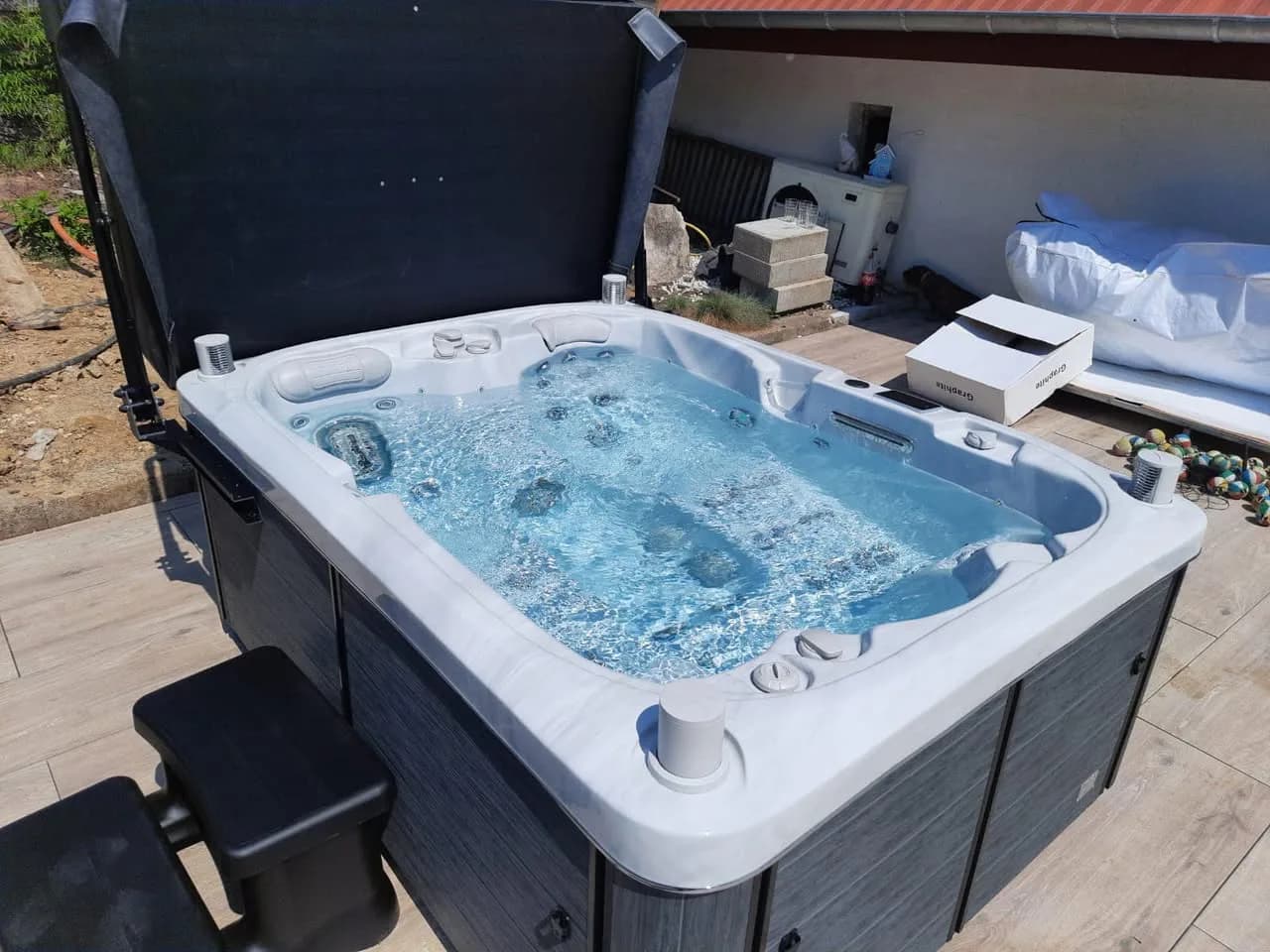 Installation d'un spa Tønsberg Full option à Traubach-le-Bas, autre vue du chantier