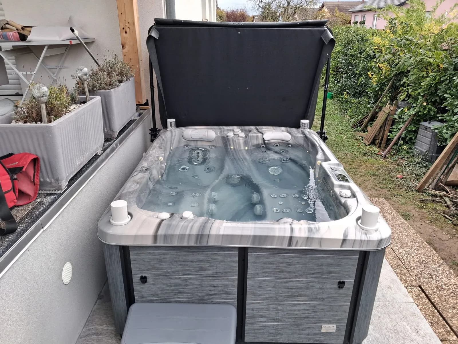 Installation d'un spa Tønsberg Full option à Wittenheim, autre vue du chantier
