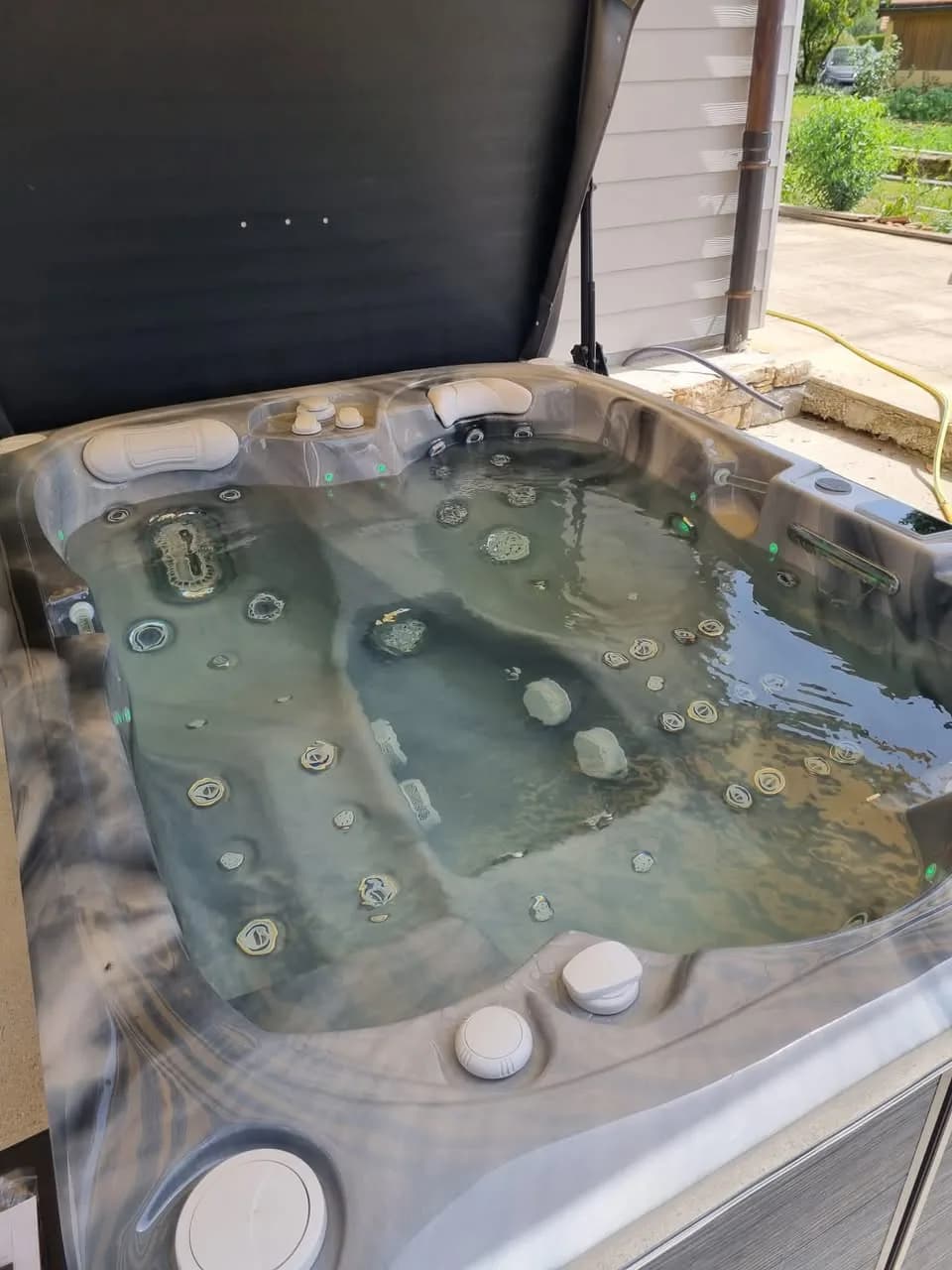 Installation d'un spa Tønsberg à Sainte-Colombe, autre vue du chantier