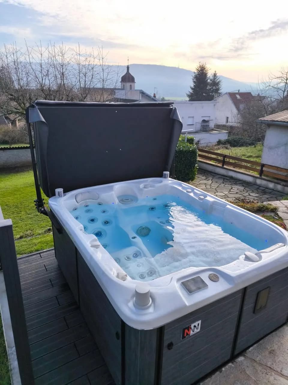 Installation d'un spa Tønsberg à Thise, autre vue du chantier