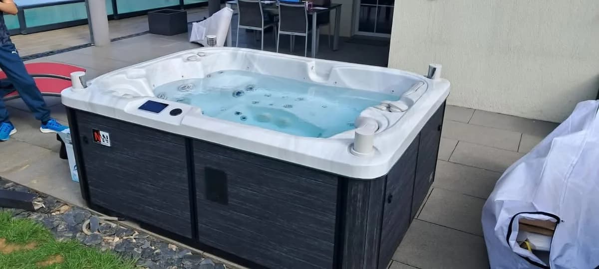 Installation d'un spa Tønsberg à Wintzenbach, autre vue du chantier