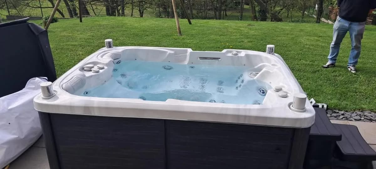 Installation d'un spa Tønsberg à Wintzenbach, autre vue du chantier