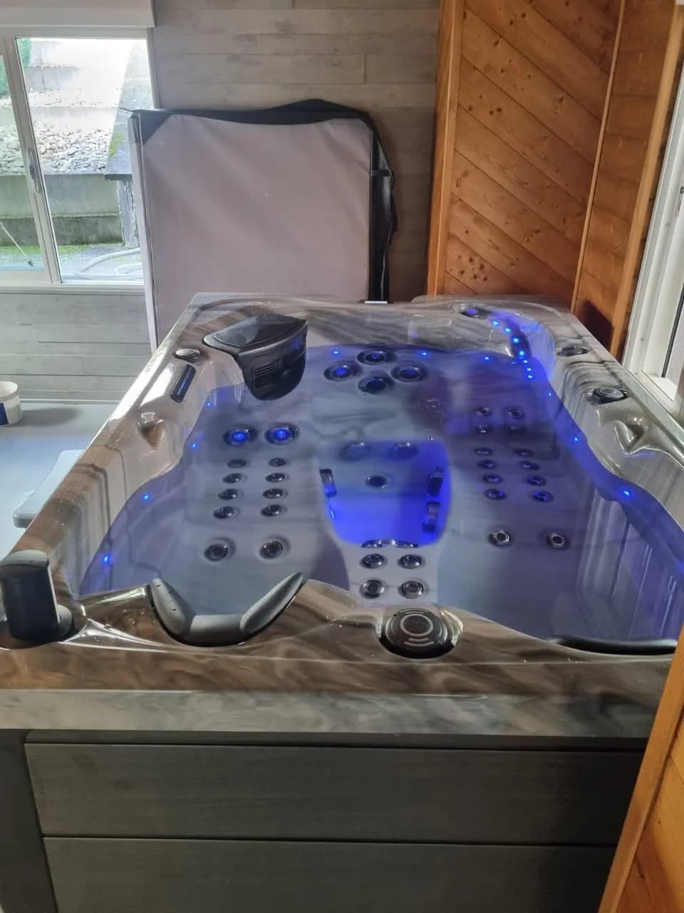 Installation d'un spa Topaz à Dossenheim-sur-Zinsel, autre vue du chantier