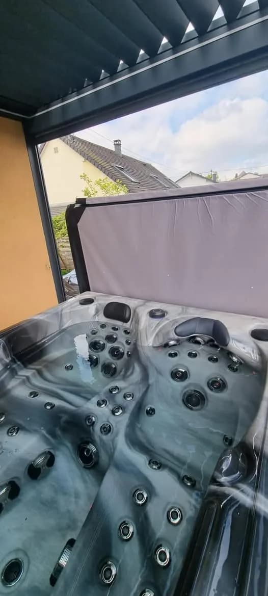 Installation d'un spa Topaz Full option à Illzach, autre vue du chantier
