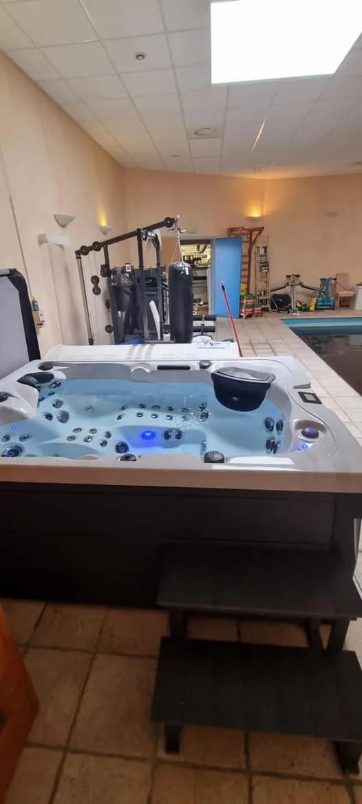 Installation d'un spa Topaz Full option à Kingersheim, autre vue du chantier
