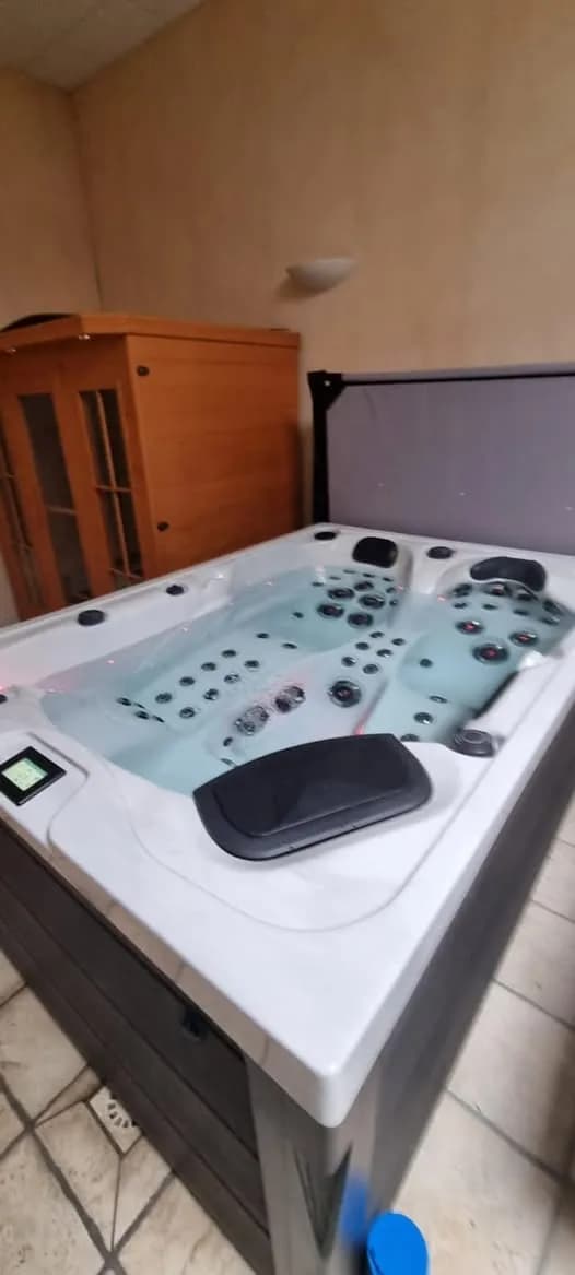 Installation d'un spa Topaz Full option à Kingersheim, autre vue du chantier
