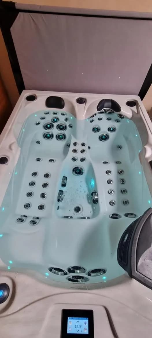 Installation d'un spa Topaz Full option à Kingersheim, autre vue du chantier