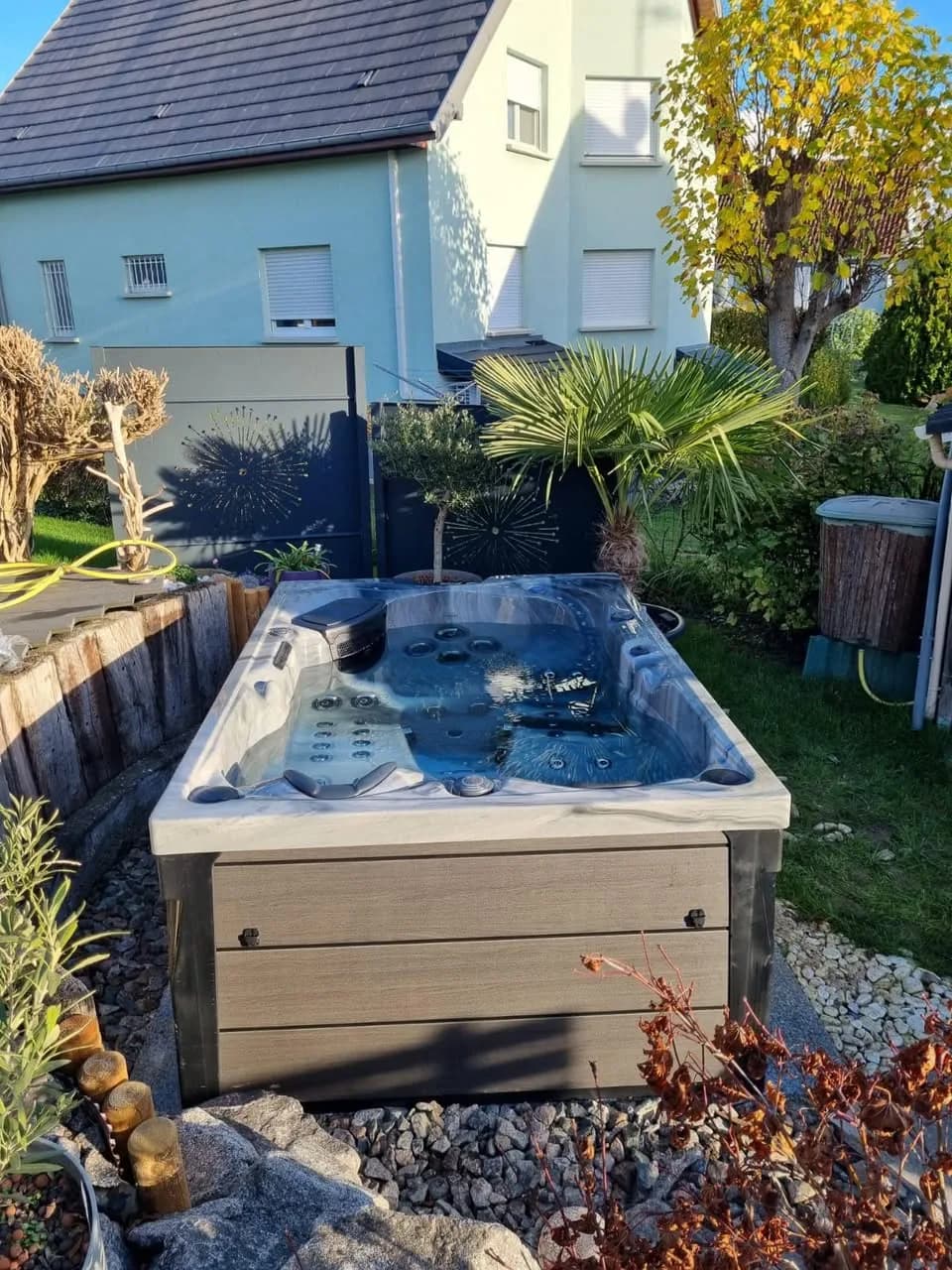 Installation d'un spa Topaz Full option à Niffer, autre vue du chantier