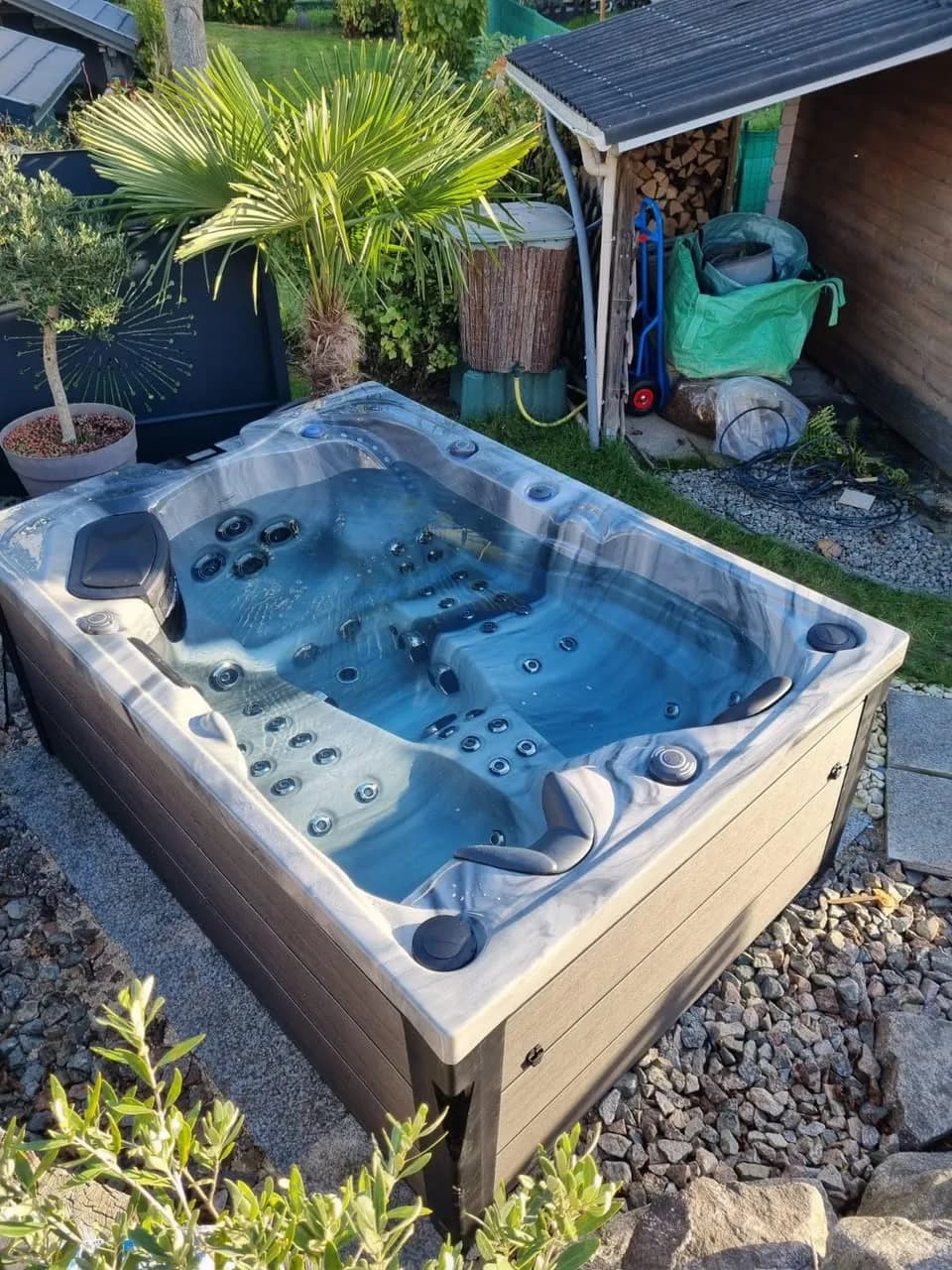 Installation d'un spa Topaz Full option à Niffer, autre vue du chantier