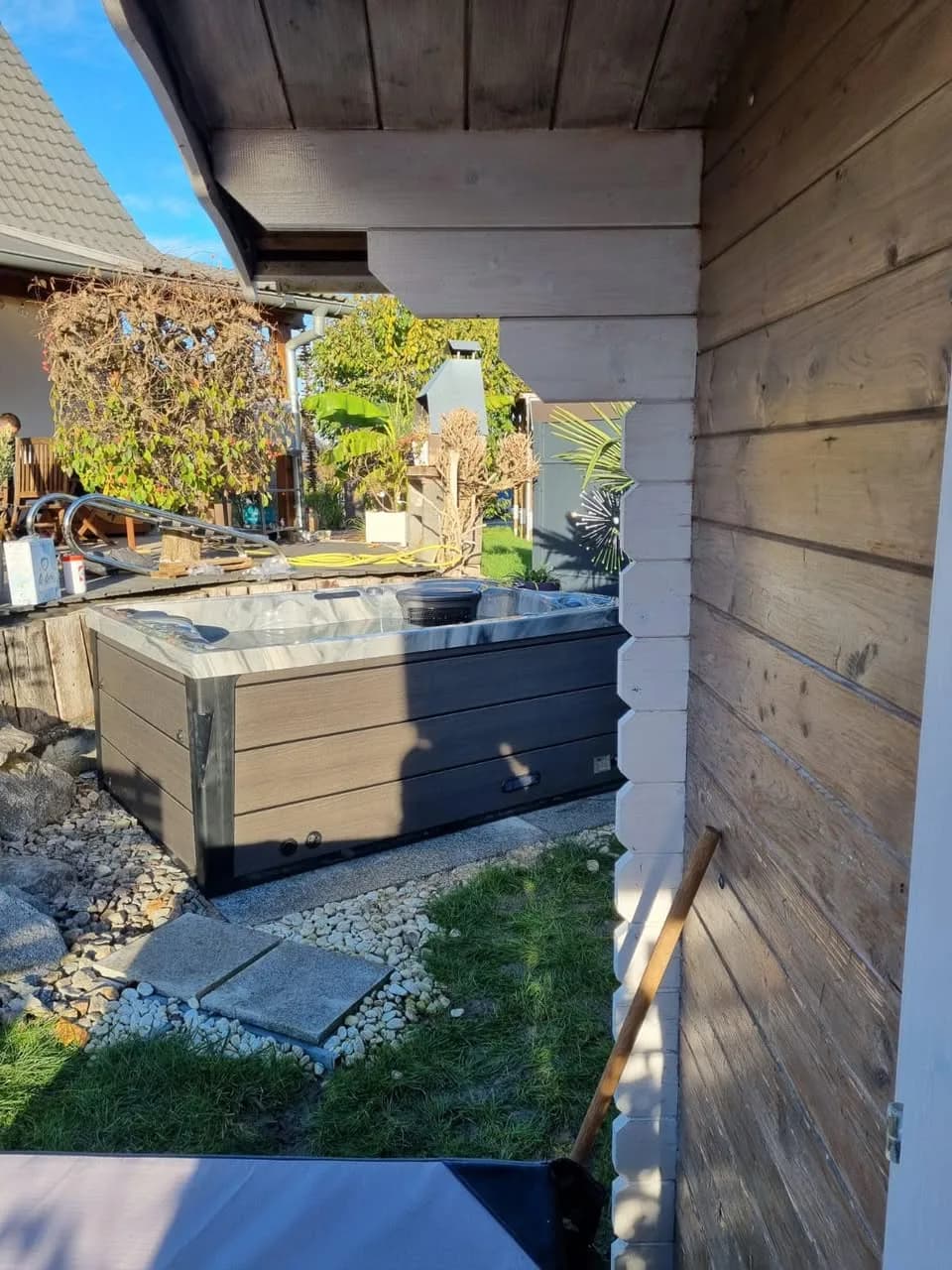 Installation d'un spa Topaz Full option à Niffer, autre vue du chantier