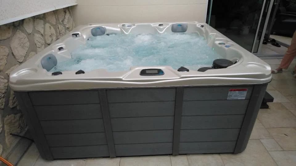 Installation d'un spa Toronto en Essonne, autre vue du chantier
