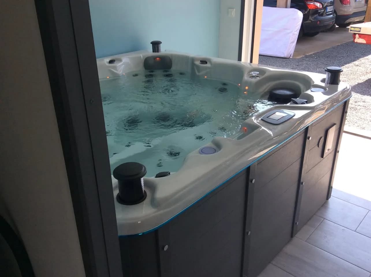 Installation d'un spa Toronto Full option à Boisset-lès-Montrond, autre vue du chantier