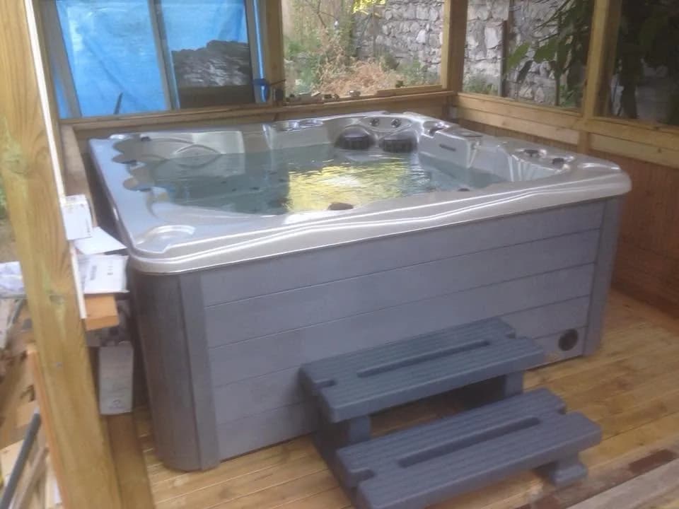 Installation d'un spa Toronto Full option dans le Gard, autre vue du chantier