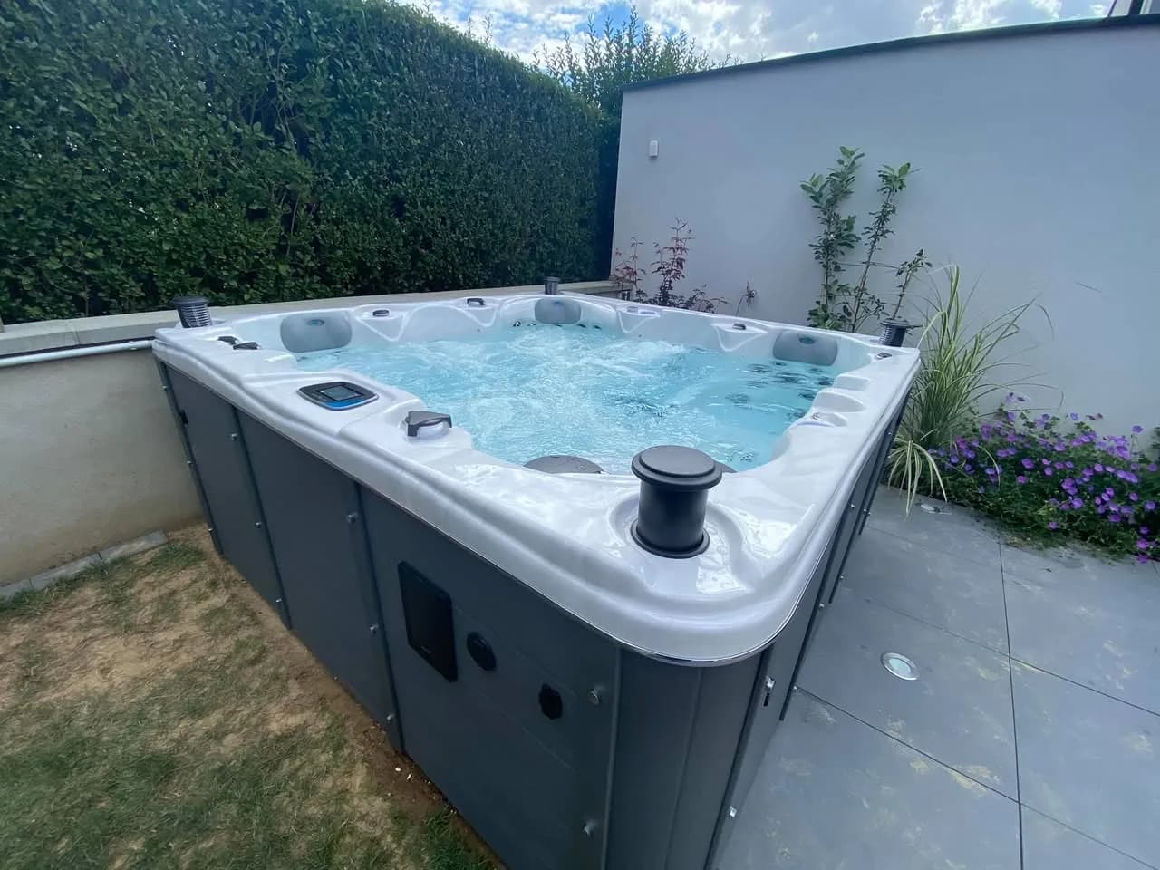 Installation d'un spa Toronto Full option à Griesheim-sur-Souffel, autre vue du chantier