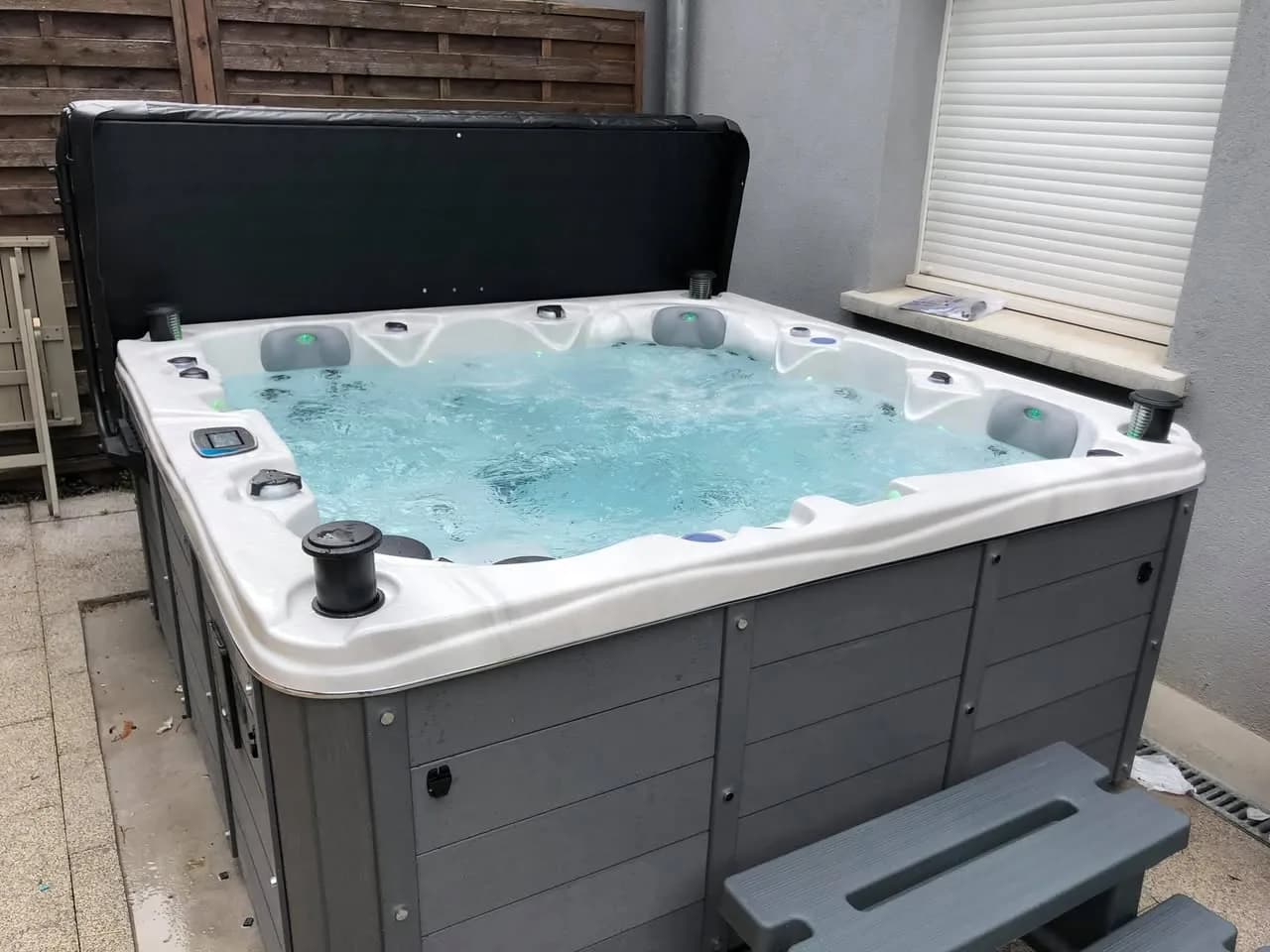 Installation d'un spa Toronto Full option à Hesingue, autre vue du chantier