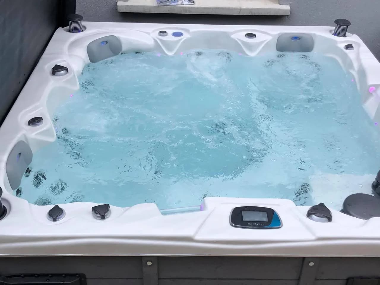 Installation d'un spa Toronto Full option à Hesingue, autre vue du chantier