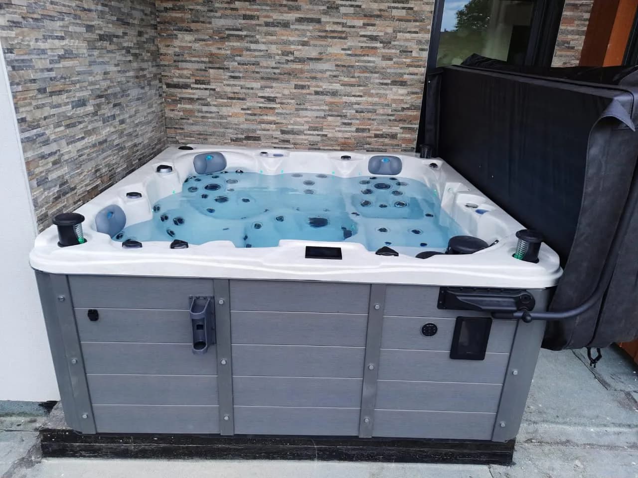 Installation d'un spa Toronto Full option à Illzach, autre vue du chantier