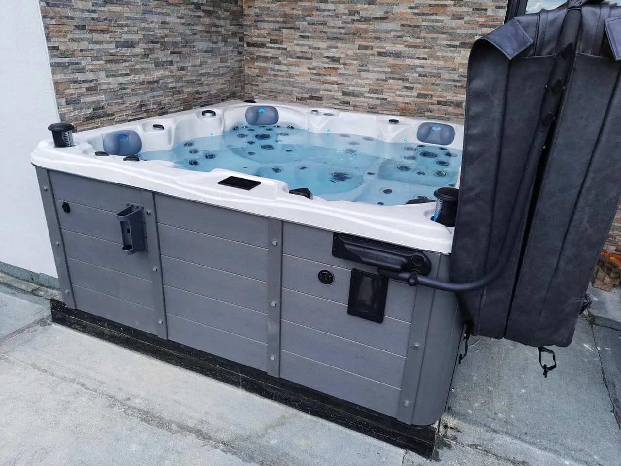 Installation d'un spa Toronto Full option à Illzach, autre vue du chantier