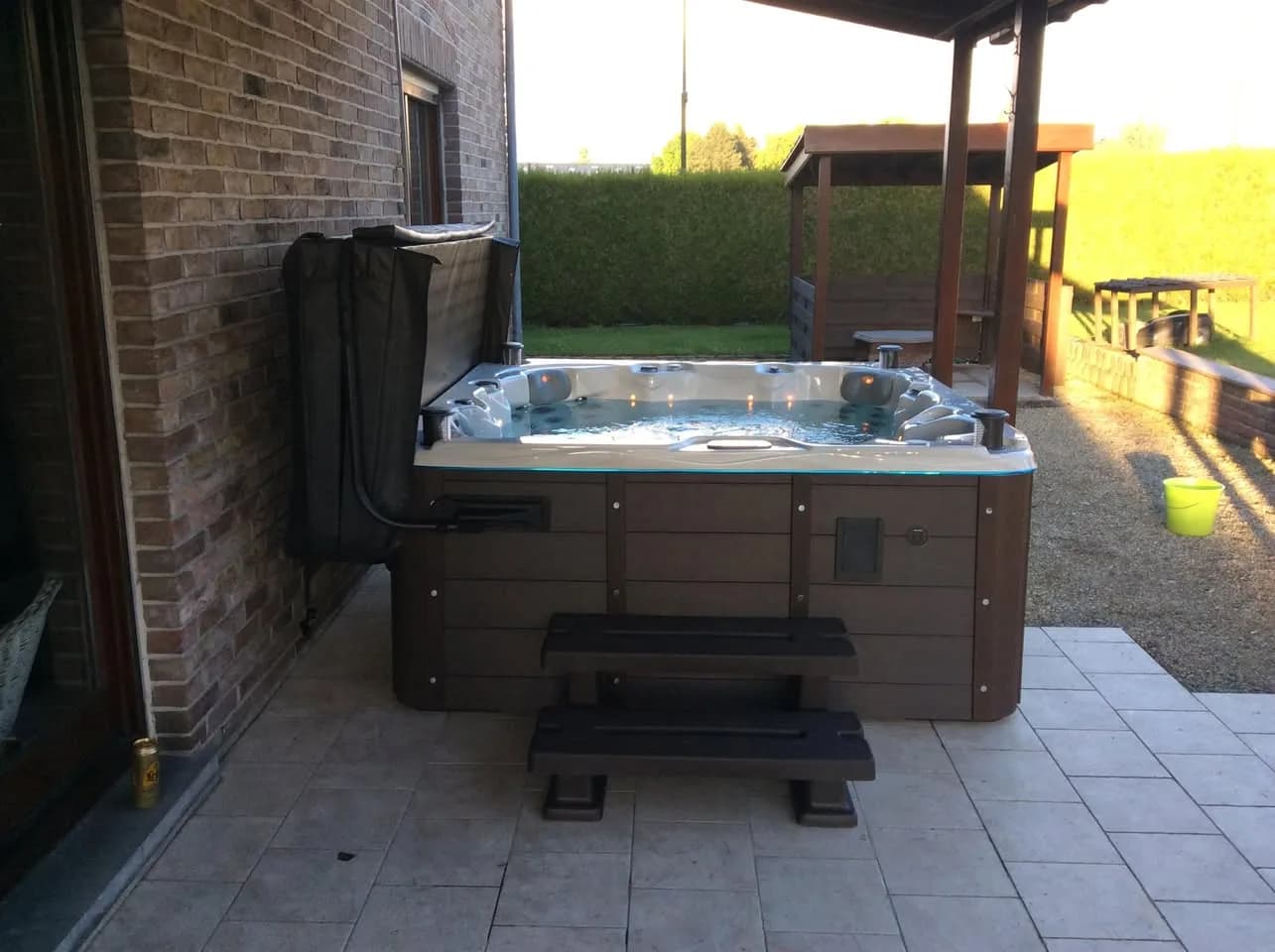 Installation d'un spa Toronto Full option à Tournai, autre vue du chantier